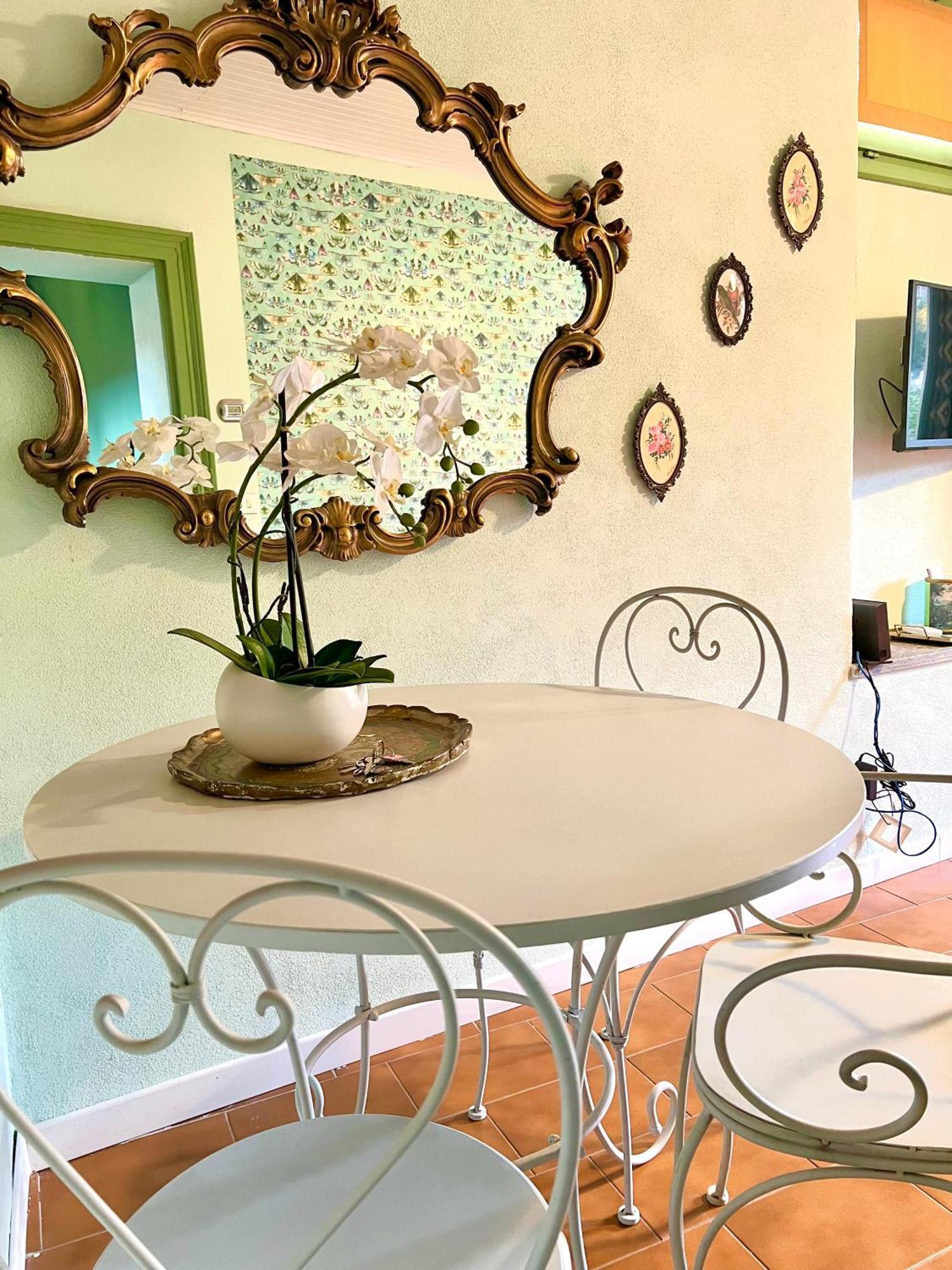 Il Giardino Segreto Arona, Charming Apartments Exterior foto